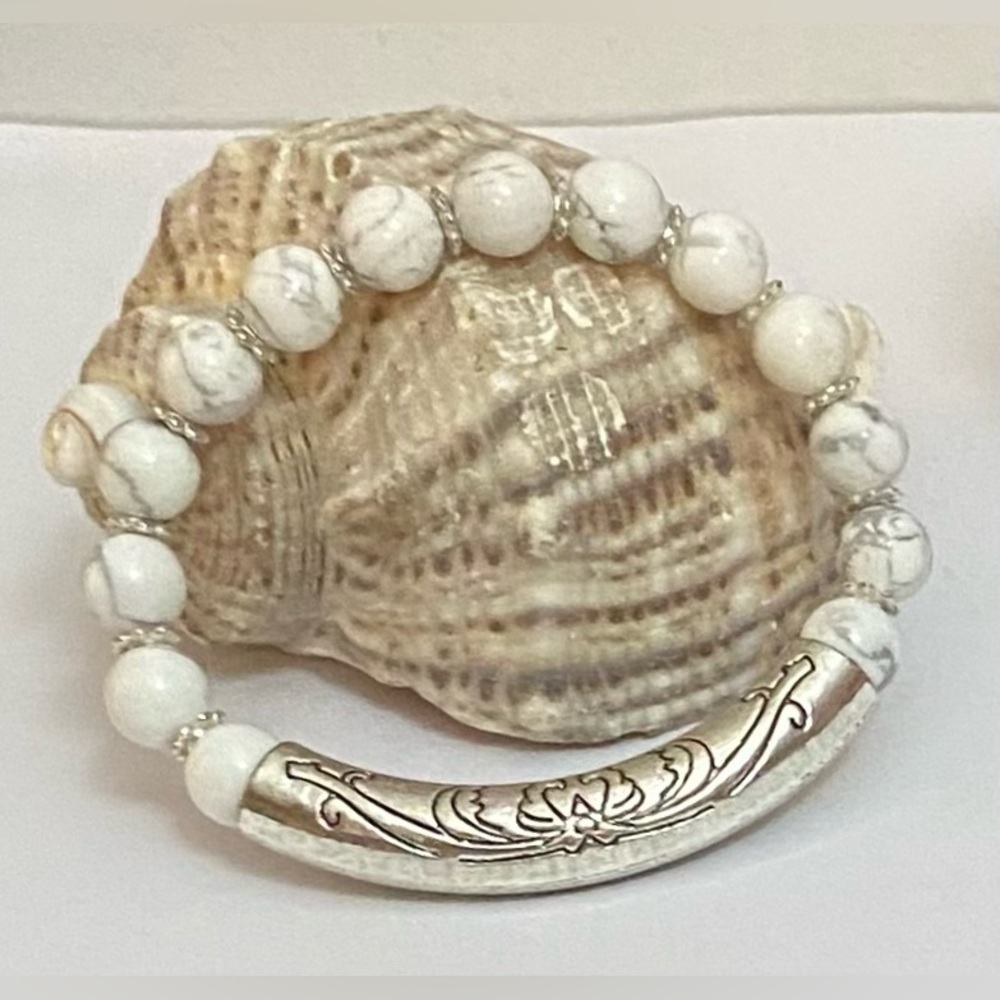 NEW Howlite bracelet - Picture 2 of 3